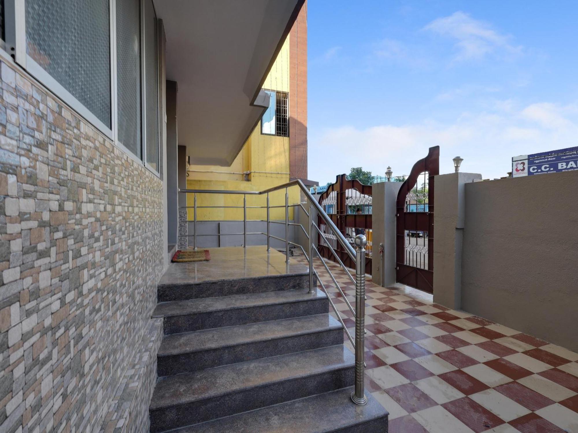 Super Hotel O Vsv Guest House Maduravoyal Ченнаи Экстерьер фото