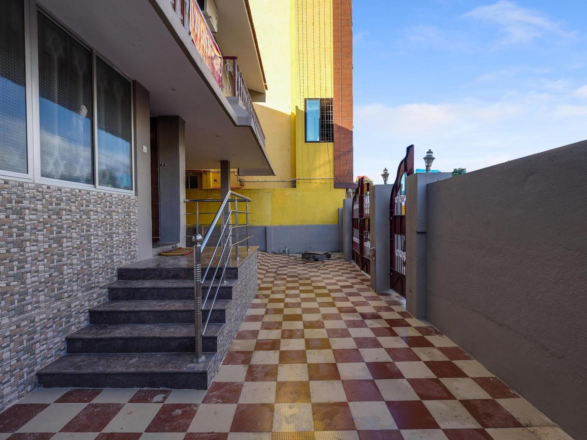 Super Hotel O Vsv Guest House Maduravoyal Ченнаи Экстерьер фото